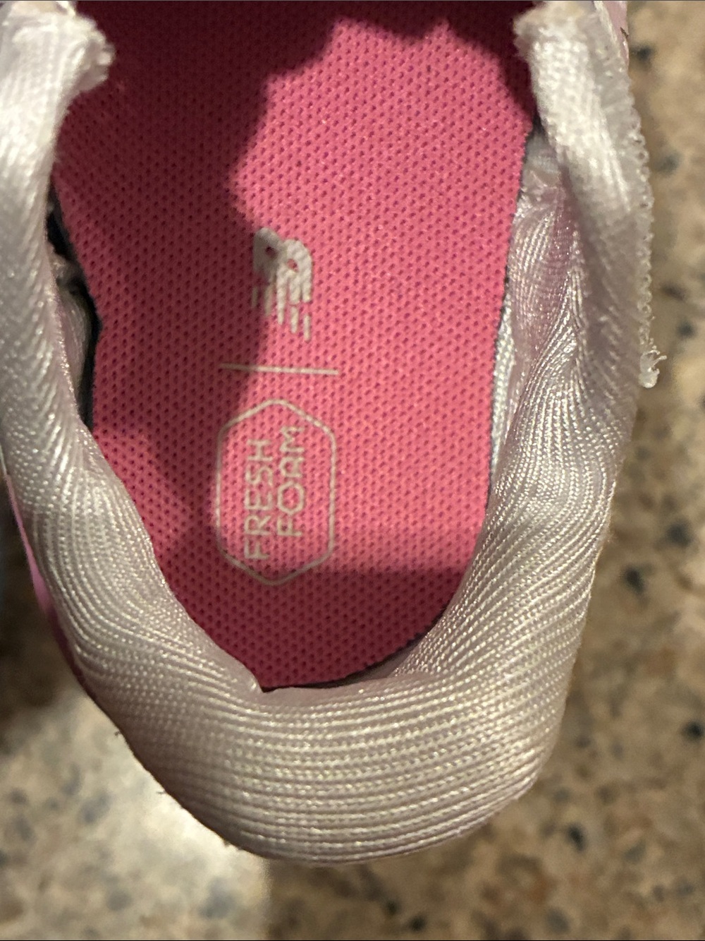 Fresh Foam Arishi v4 Bungee Lace with Top Strap Size 6 Toddler - Picture 3 of 9